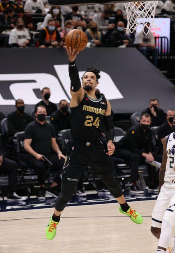 爱游戏游戏平台-布鲁克斯利刃出鞘 击穿爵士防线 灰熊渐入佳境